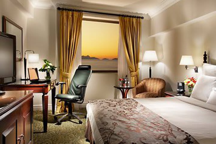 Guest rooms at JW Marriott Rio de Janeiro feature deluxe amenities