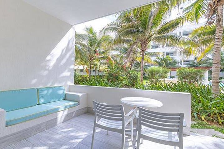 Deluxe guest rooms have a balcony