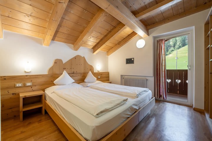 Img - Habitación estándar con 1 cama doble o 2 individuales, vistas a la montaña