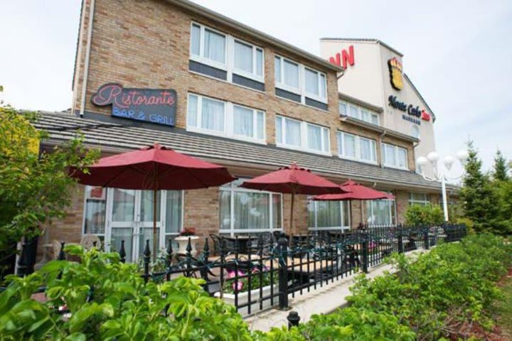 El hotel Monte Carlo Inn - Toronto Markham dispone de un restaurante de comida italiana