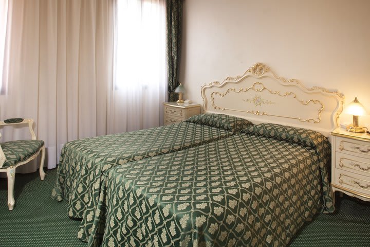 Economy Double Room, 2 Twin Beds