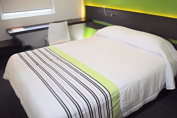 Single guest room at the City Express Junior Puebla FINSA hotel