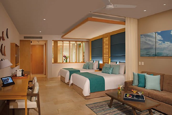 Junior Suite Pool View - Two Queen Beds