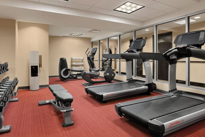 El hotel Hyatt Place New York Midtown South cuenta con un gimnasio