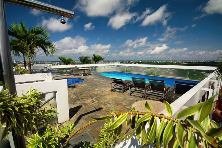 Hotel Millennium Manaus has a sun terrace with pool and Jacuzzi