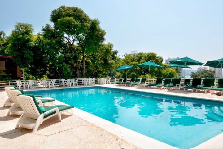 The pool has a sitting area