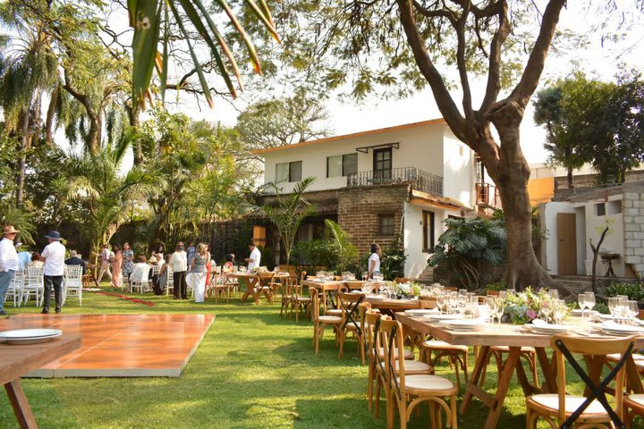 Se puede reservar el jardín para una boda