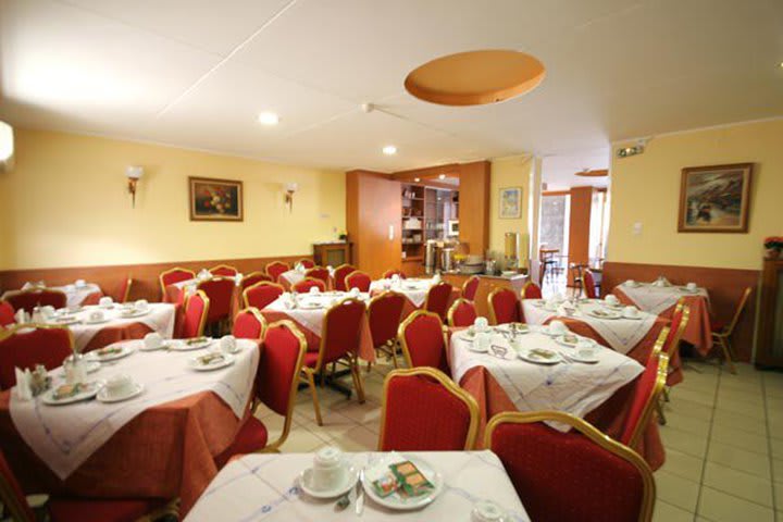 Have your breakfast in the restaurant at the Aristoteles hotel in Athens