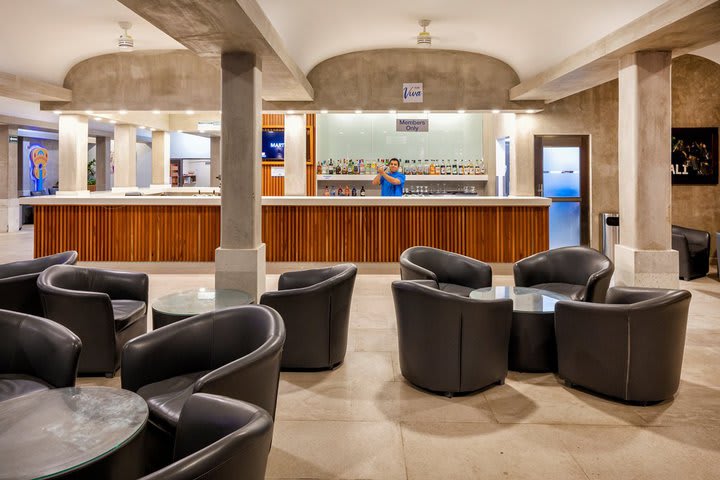 Lobby bar