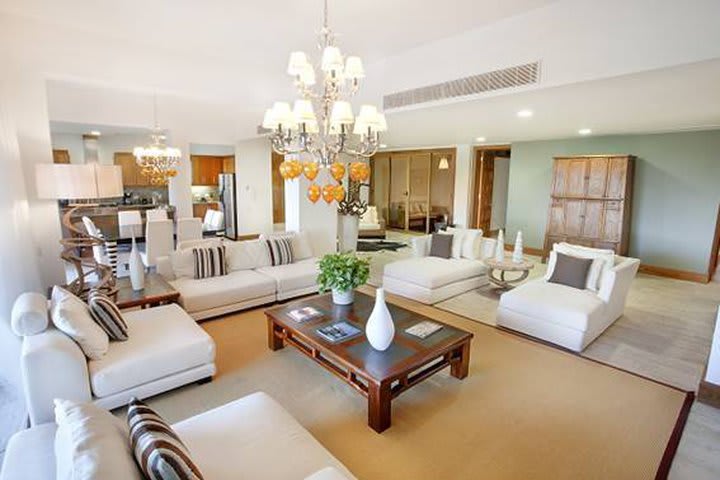 Residences at Los Altos Club in La Romana have a dining area, sitting area, and equipped kitchen
