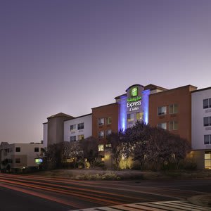 Holiday Inn Express Suites Belmont, an IHG Hotel