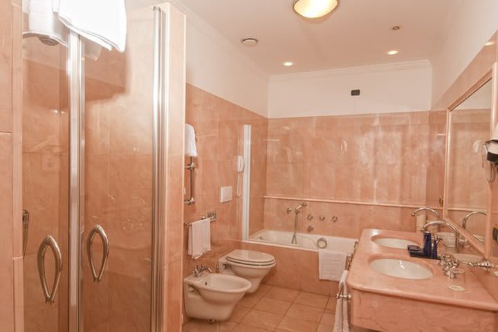 Guest bathroom at the Ambasciatori Palace hotel in Rome