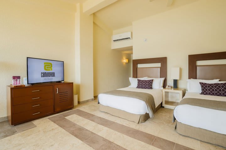 Two beds in a Camino Real Club guest room