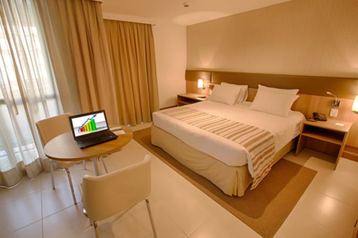 Guest rooms at the Athos Bulcao Hplus Executive offer wireless internet access