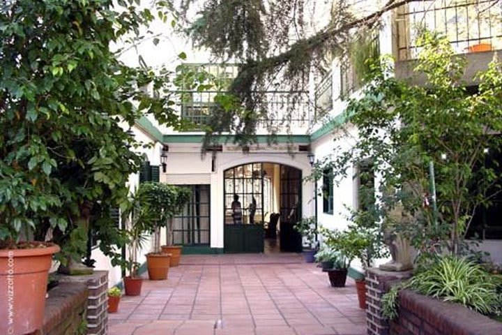 Interior del hotel Caserón Porteño