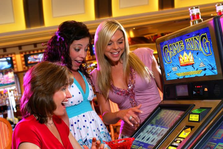 South Point Hotel has a casino with more than 2,563 slot and video poker machines