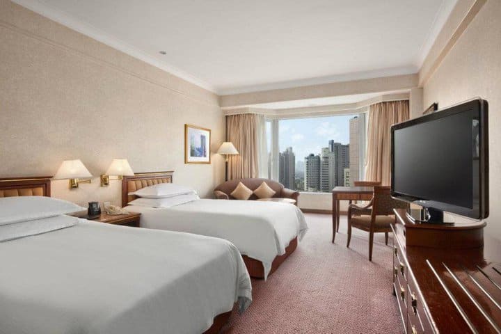 Hay 714 habitaciones y suites en el hotel Hilton Shanghai