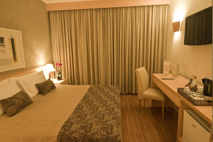 Superior guest room at the Matiz hotel in Guarulhos