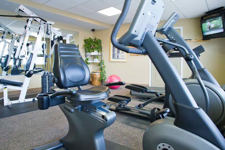 Gimnasio del hotel de negocios Carlton Inn Midway en Chicago