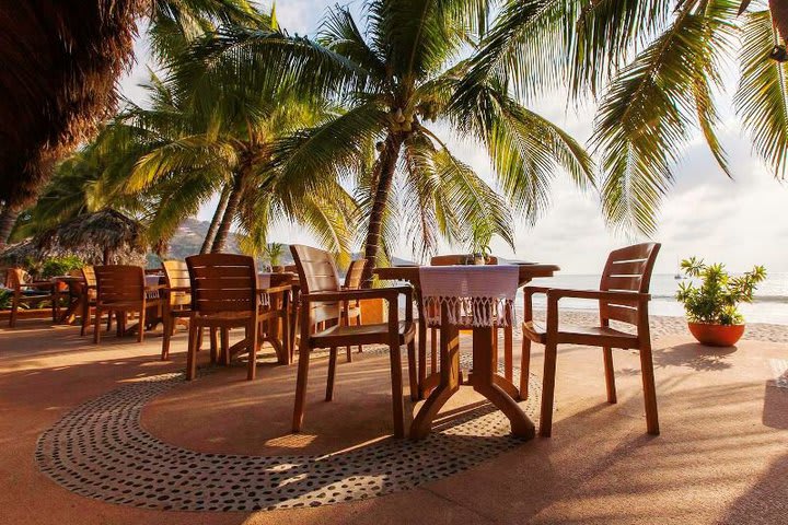 Mesas en la terraza del restaurante