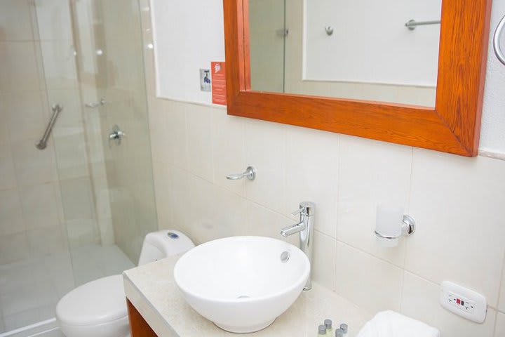 Baño de huéspedes