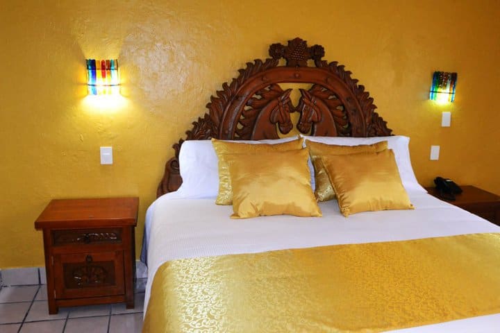 Rustic-style decoration in the guest rooms of Rinconada de Cortes