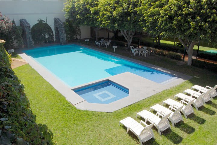 The Real de Minas San Luis Potosi hotel features a pool