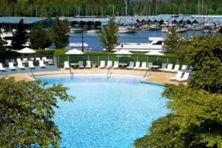 The Westin Bayshore en Vancouver cuenta con alberca climatizada