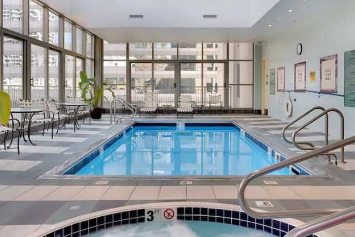 Pool and Jacuzzi at the Hilton Garden Inn, business hotel in downtown Chicago