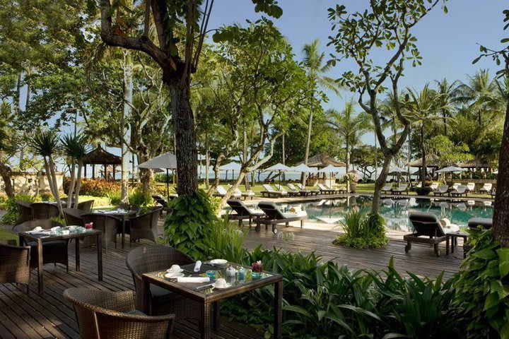 InterContinental Bali Resort en Jimbaran tiene exuberantes jardines