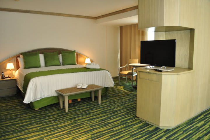 Guest rooms offer LCD TV