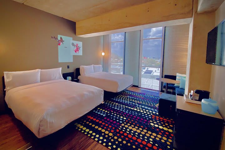 Aloft guest room with two queen size beds