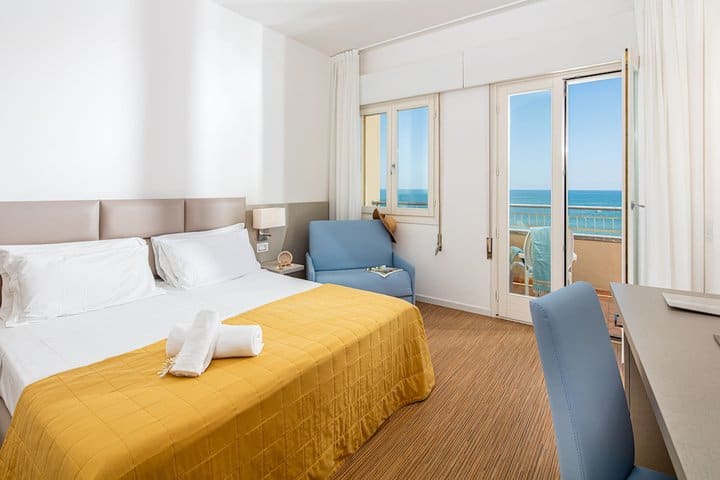 Classic Triple Room, Balcony, Sea Facing