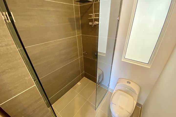 Baño privado Apartasuite SOHO - con balcón SMR336A