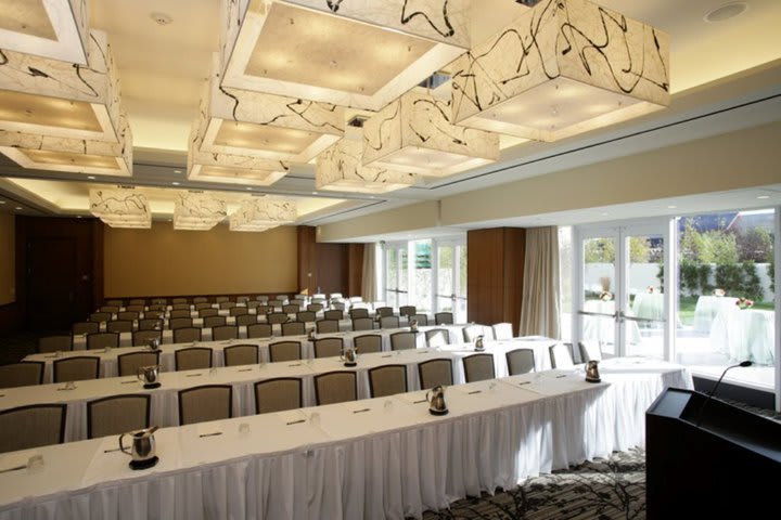 Miyako Hybrid Hotel in the east of Torrance has five meeting rooms