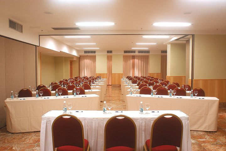 Salones de eventos con capacidad para 134 personas en el hotel Royal Rio Palace