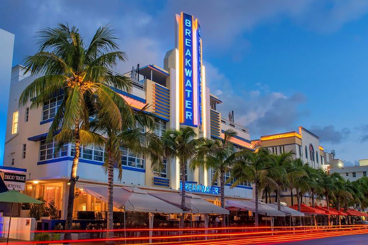 Hotel Breakwater South Beach