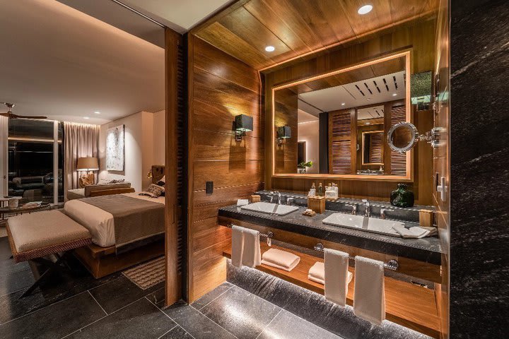 Private guest bathroom