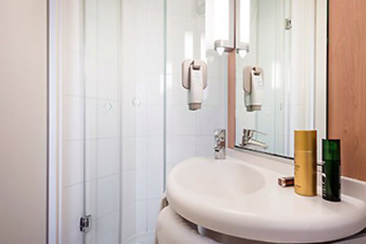 Guest bathroom at the Ibis Paris business hotel near the Eiffel Tower