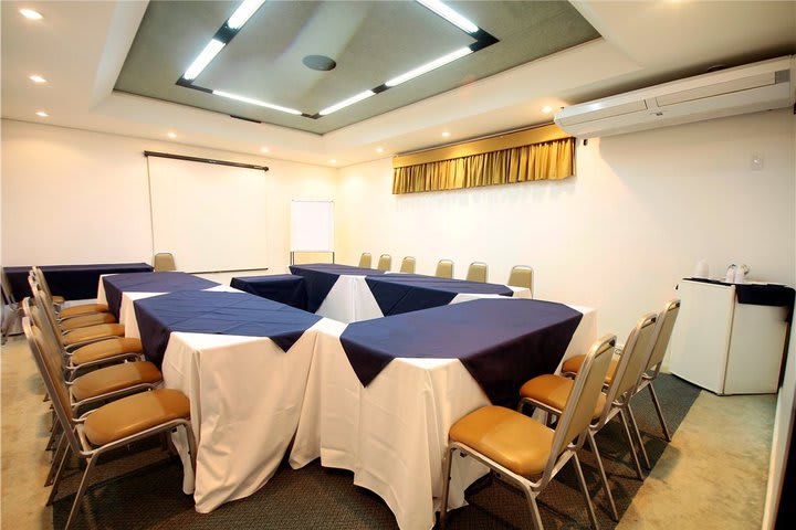 Organize business conferences in the facilities at Adrianopolis Manaus
