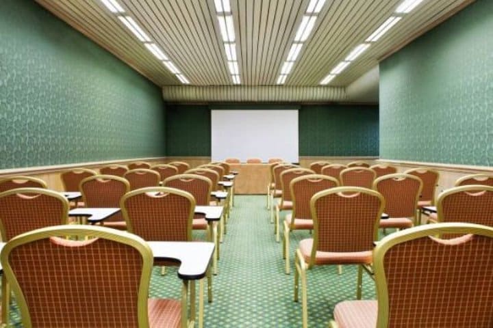 Raffaello meeting room at the Four Points by Sheraton hotel in Milan