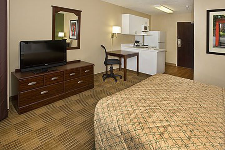 Las suites del hotel Extended Stay America en Long Beach cuentan con televisión de pantalla plana