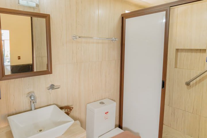 Baño privado de una habitación Junior suite Confort