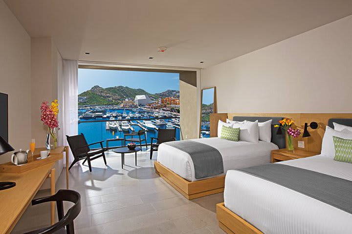 Guest rooms have a terrace with view to the sea or the marina