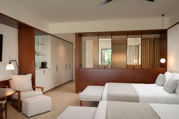 Img - Junior suite deluxe pool view 2 doubles - PDLV