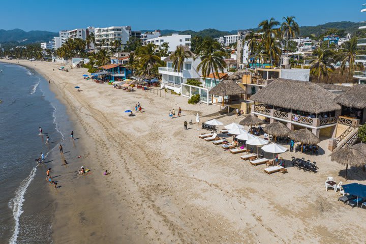 Los huéspedes del hotel tienen acceso al club de playa Casa Jaguar