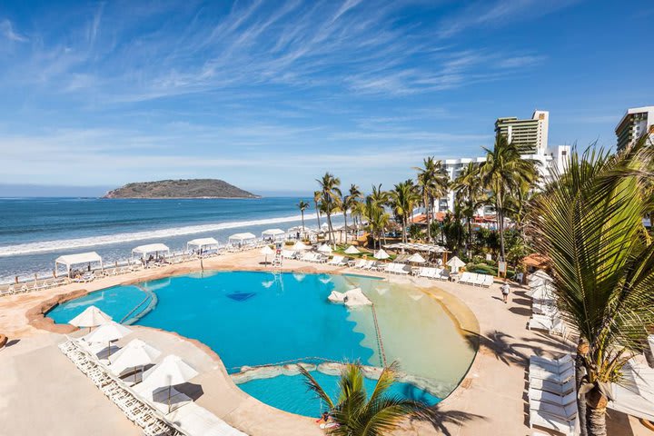 Panoramic view of the pool