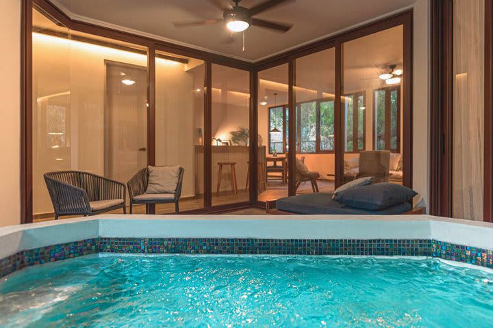 Suite with private pool