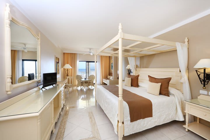 Junior Suite, Oceanfront (Superior)