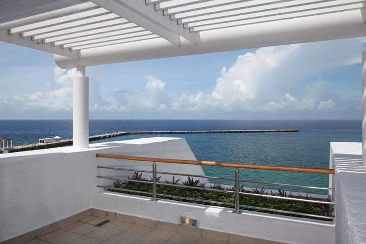 Balcony with ocean view